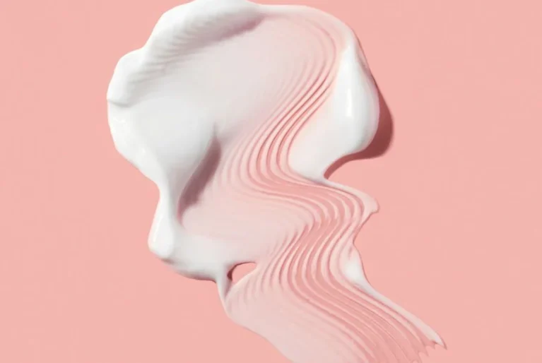 Don't have time for a full redo? Our simple 5-step guide shows you how to seamlessly transform your daytime makeup into a stunning evening look. Learn the quick tricks and product swaps that take you from work-ready chic to night-out glam in minutes.